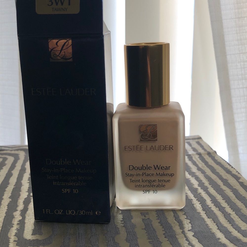 Estee Lauder, double wear foundation, Tawny 3w1 with box  old formula used once
